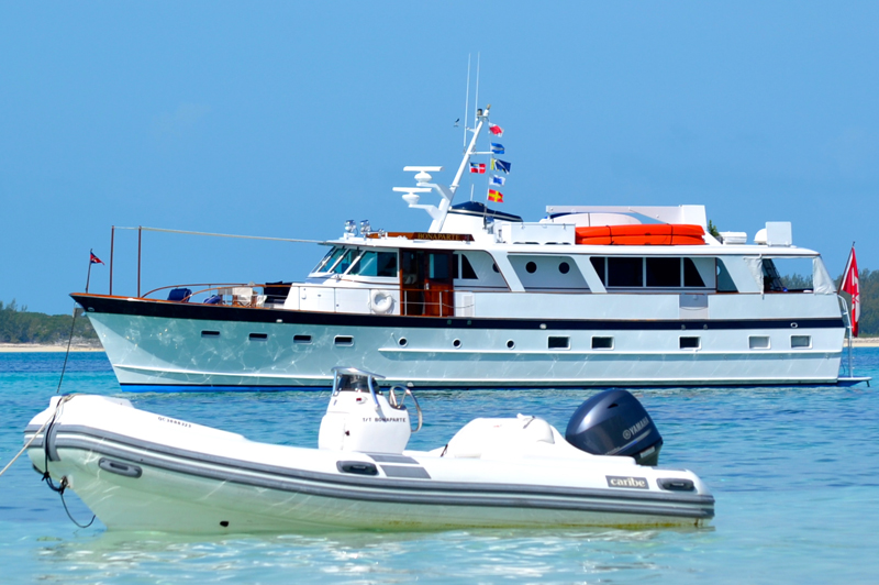 70' Burger Yacht with the most water toys in Aruba yacht for rental