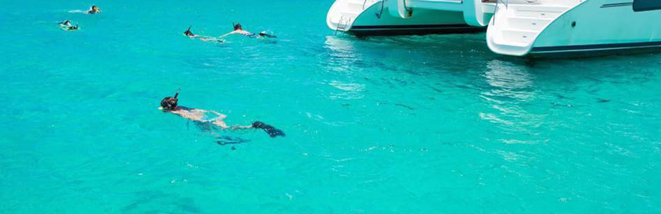 Luxury Yachts Cozumel, Riviera Maya Yacht Charters, Cozumel Luxury Yacht Charter, Yacht charters Cozumel, Hire a boat in Cozumel Mexico, snorkeling, swimming, bikini, mexico