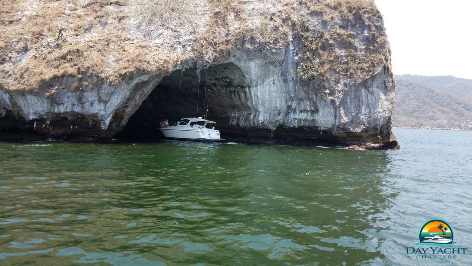 Luxury Yachts Puerto Vallarta, Puerto Vallarta Yacht Charters, Puerto Vallarta Luxury Yacht Charter, Yacht charters Puerto Vallarta Mexico, Hire a boat in Puerto Vallarta Mexico, wedding yachts in Puerto Vallarta, snorkeling